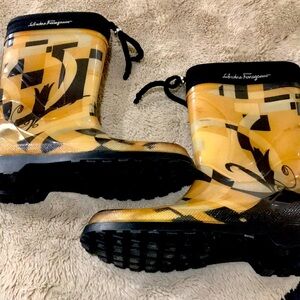 Salvatore Ferragamo rain boots size 7 EUC, Brown, Black and Tan.